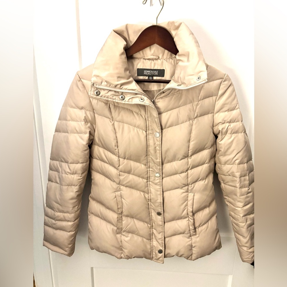 KENNETH COLE REACTION BEIGE QUILTED DUCK DOWN TWO WAY CLOSER ZIPPER & SNAPS SZ S - Picture 6 of 15